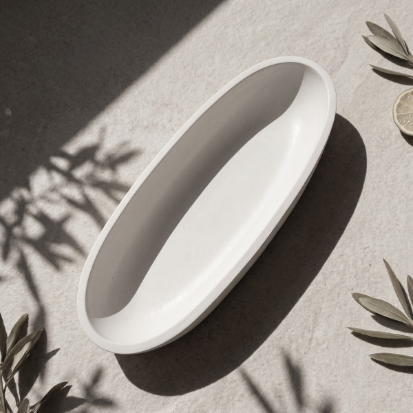 Bol décoratif ovale en résine blanche finition mate, idéal pour composition bougies ou décoration zen