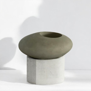Stone grey concrete tealight holder, minimalist design candle holder for a soft and modern ambiance 2