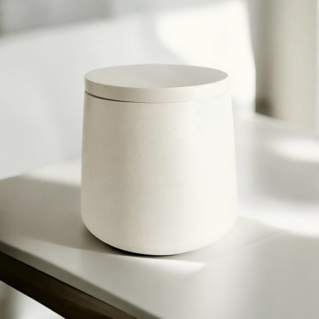 Bougie parfumée avec couvercle Lys Blanc « L’AMOUR D’UNE MÈRE » Bougie parfumée avec couvercle Lys Blanc « L’AMOUR D’UNE MÈRE »