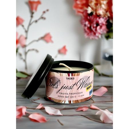 Bougie parfumée aux fruits tropicaux « Girls Have Fun » - 226 g Bougie parfumée aux fruits tropicaux « Girls Have Fun » - 226 g