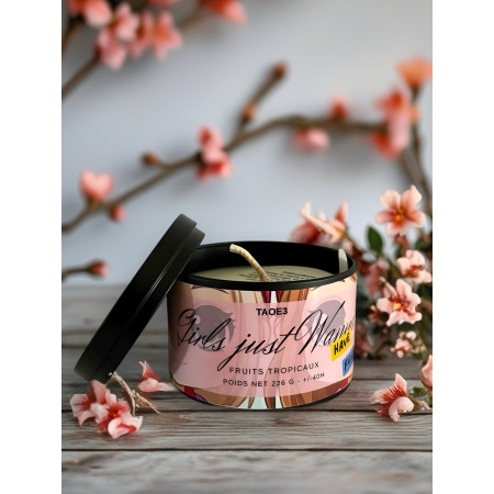 Bougie parfumée aux fruits tropicaux « Girls Have Fun » - 226 g Bougie parfumée aux fruits tropicaux « Girls Have Fun » - 226 g