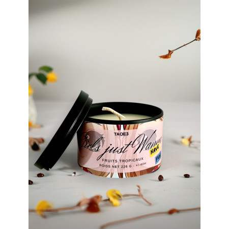 Bougie parfumée aux fruits tropicaux « Girls Have Fun » - 226 g Bougie parfumée aux fruits tropicaux « Girls Have Fun » - 226 g