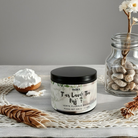 Bougie parfumée en cire de soja - T’as Lavé Ton Pyjama - Adoucissant (226g) Bougie parfumée en cire de soja - T’as Lavé Ton Pyjama - Adoucissant (226g)