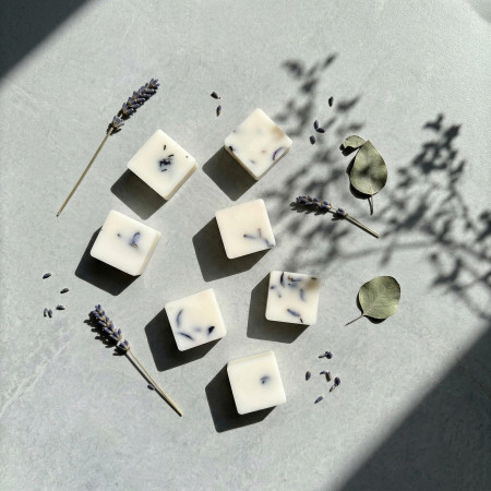 Violette - Floral Scented Wax Melts & Elegant Ambiance (Set of 8)